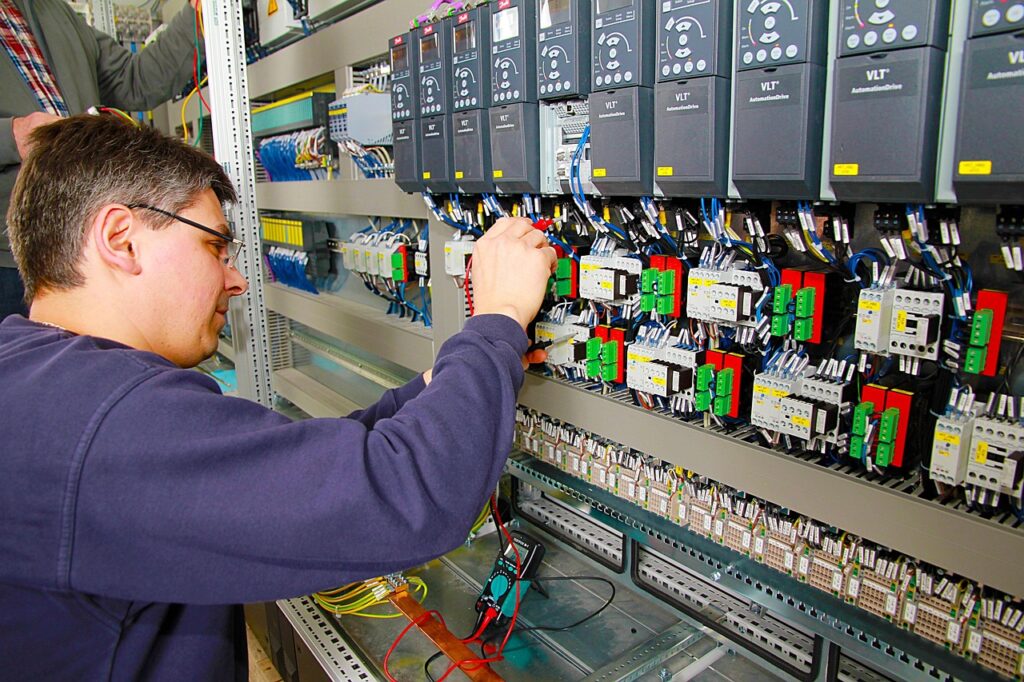 switch cabinet, energy system, automation, profession, employees, work, workplace, business, world of work, masculine, man, automation, automation, automation, automation, automation
